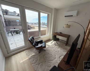 4 Avenue - Photo Thumbnail 23