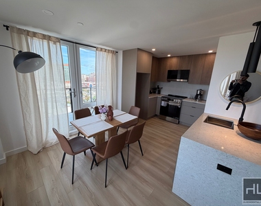 4 Avenue - Photo Thumbnail 1