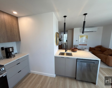 4 Avenue - Photo Thumbnail 12