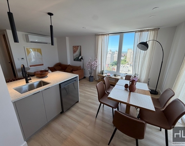 4 Avenue - Photo Thumbnail 2