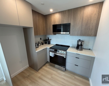 4 Avenue - Photo Thumbnail 13