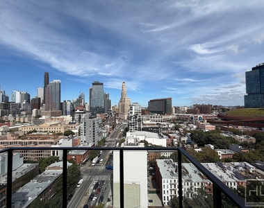4 Avenue - Photo Thumbnail 9