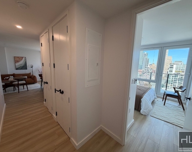 4 Avenue - Photo Thumbnail 4