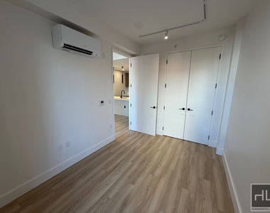 4 Avenue - Photo Thumbnail 6