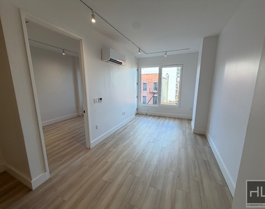 4 Avenue - Photo Thumbnail 1