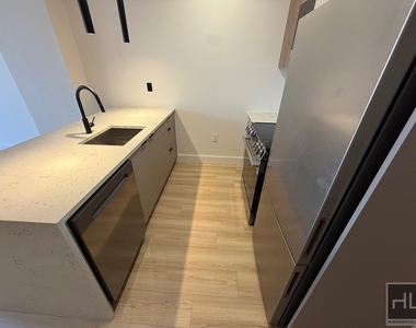 4 Avenue - Photo Thumbnail 4