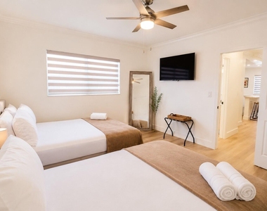 1232 Sw 30th Place - Photo Thumbnail 9
