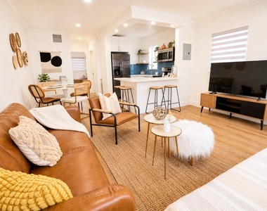 1232 Sw 30th Place - Photo Thumbnail 11