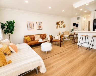 1232 Sw 30th Place - Photo Thumbnail 5