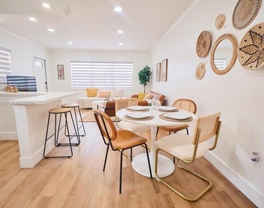 1232 Sw 30th Place - Photo Thumbnail 4