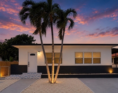 1232 Sw 30th Place - Photo Thumbnail 1
