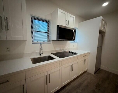1500 Ne 15th Avenue - Photo Thumbnail 2