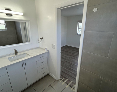 749 Se 15th Street - Photo Thumbnail 9