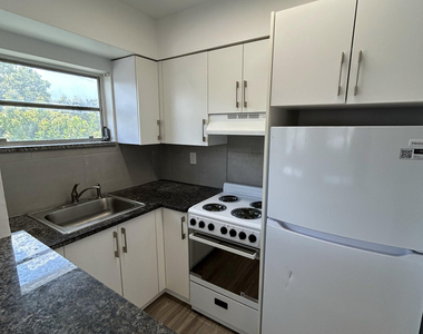 749 Se 15th Street - Photo Thumbnail 2