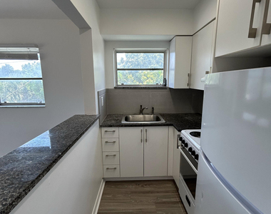749 Se 15th Street - Photo Thumbnail 3