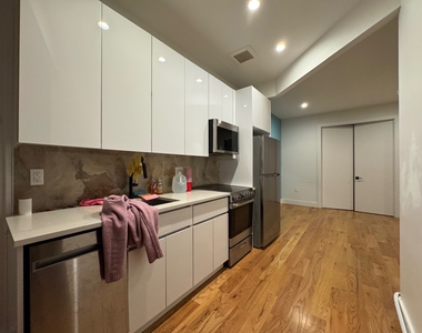 1049 Bergen Street - Photo Thumbnail 15