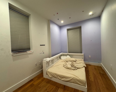 1049 Bergen Street - Photo Thumbnail 6