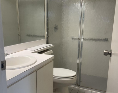 6125 Seven Springs Boulevard - Photo Thumbnail 9