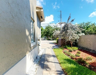 620 Ne 20th Street - Photo Thumbnail 4
