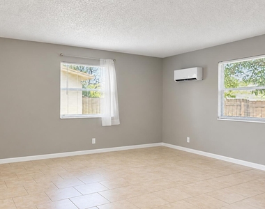 173 Nw 42nd Street - Photo Thumbnail 8