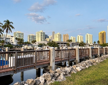 400 Kings Point Drive - Photo Thumbnail 22