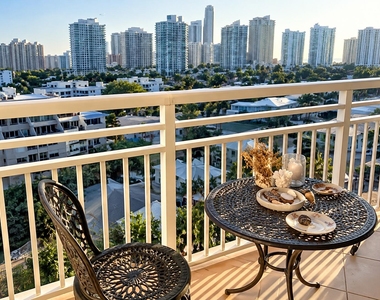 400 Kings Point Drive - Photo Thumbnail 14