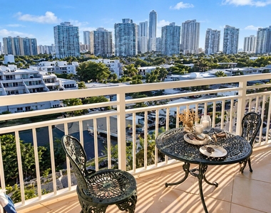 400 Kings Point Drive - Photo Thumbnail 13