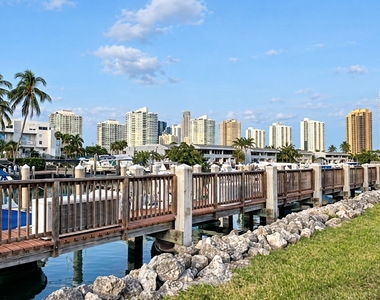 400 Kings Point Drive - Photo Thumbnail 23