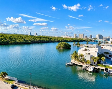 400 Kings Point Drive - Photo Thumbnail 1