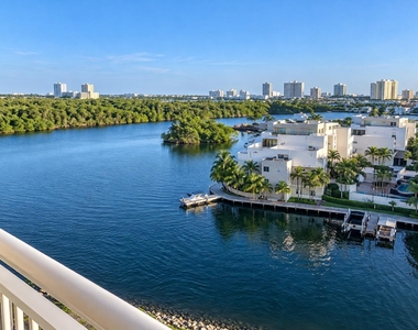 400 Kings Point Drive - Photo Thumbnail 24