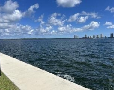 1135 Lake Shore Drive - Photo Thumbnail 1