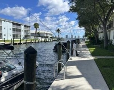 1135 Lake Shore Drive - Photo Thumbnail 11