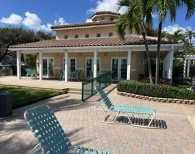 1135 Lake Shore Drive - Photo Thumbnail 5