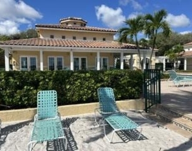 1135 Lake Shore Drive - Photo Thumbnail 6