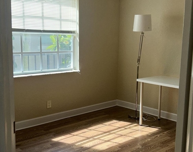 1135 Lake Shore Drive - Photo Thumbnail 31