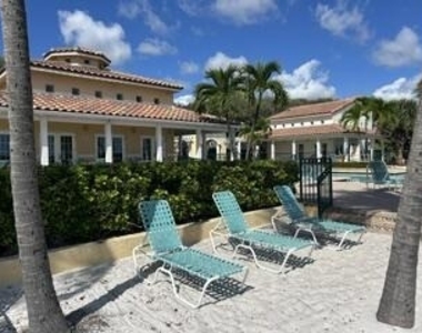 1135 Lake Shore Drive - Photo Thumbnail 7