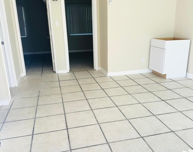 616 S 6th Street - Photo Thumbnail 2