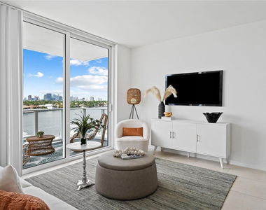 401 N Birch Road - Photo Thumbnail 2