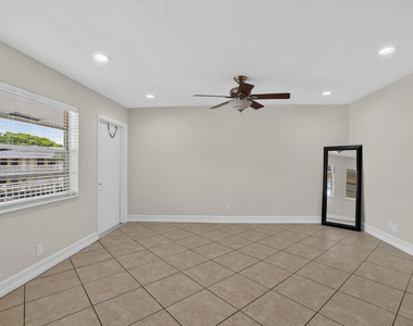 4051 Ne 13th Avenue Ne - Photo Thumbnail 4