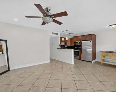 4051 Ne 13th Avenue Ne - Photo Thumbnail 2