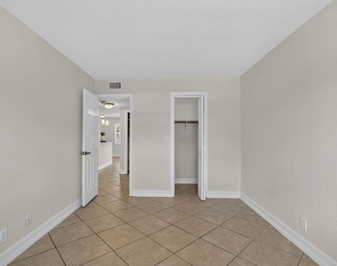 4051 Ne 13th Avenue Ne - Photo Thumbnail 17