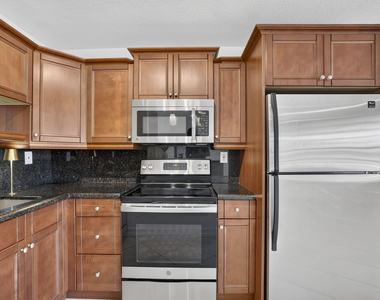 4051 Ne 13th Avenue Ne - Photo Thumbnail 9