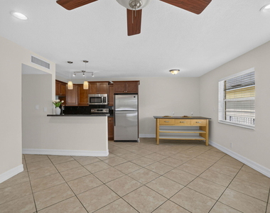 4051 Ne 13th Avenue Ne - Photo Thumbnail 5