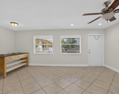 4051 Ne 13th Avenue Ne - Photo Thumbnail 3