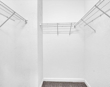 20538 Ne 2nd Court - Photo Thumbnail 16