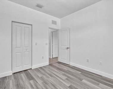20538 Ne 2nd Court - Photo Thumbnail 19