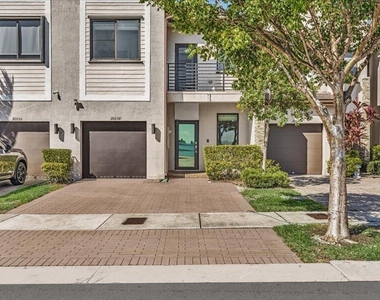 20538 Ne 2nd Court - Photo Thumbnail 1
