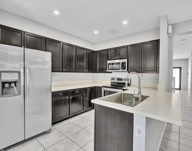 20538 Ne 2nd Court - Photo Thumbnail 12