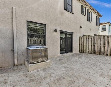 20538 Ne 2nd Court - Photo Thumbnail 14