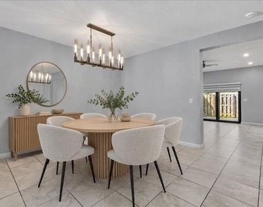 20538 Ne 2nd Court - Photo Thumbnail 6